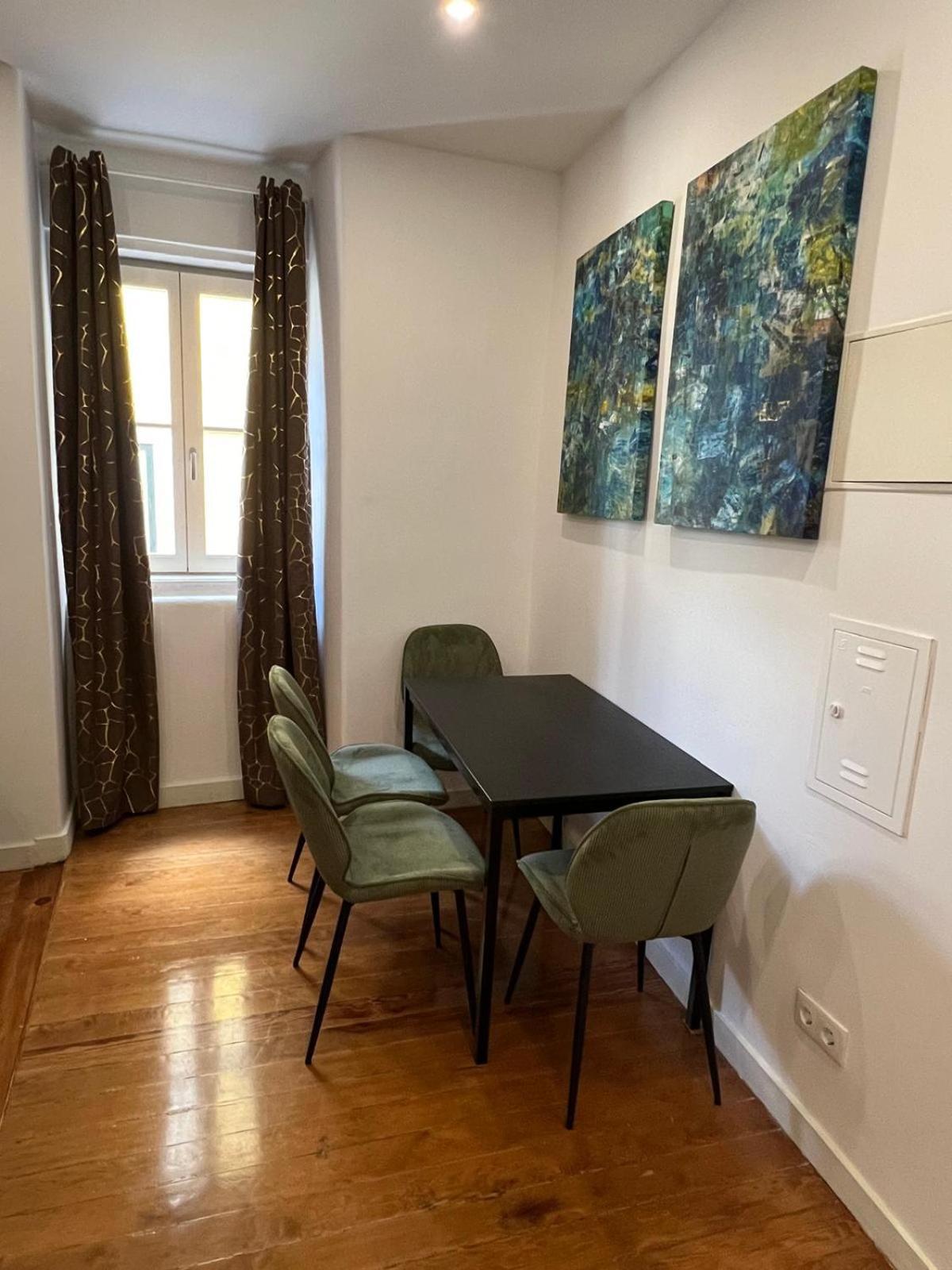 32 2 - Heart Of Lisbon Private Apartment, Bairro Alto Exterior photo